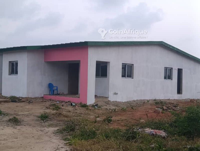 Vente villa basse de 4 pièces à bingerville derrière mère et enfant à adjin — photo 2