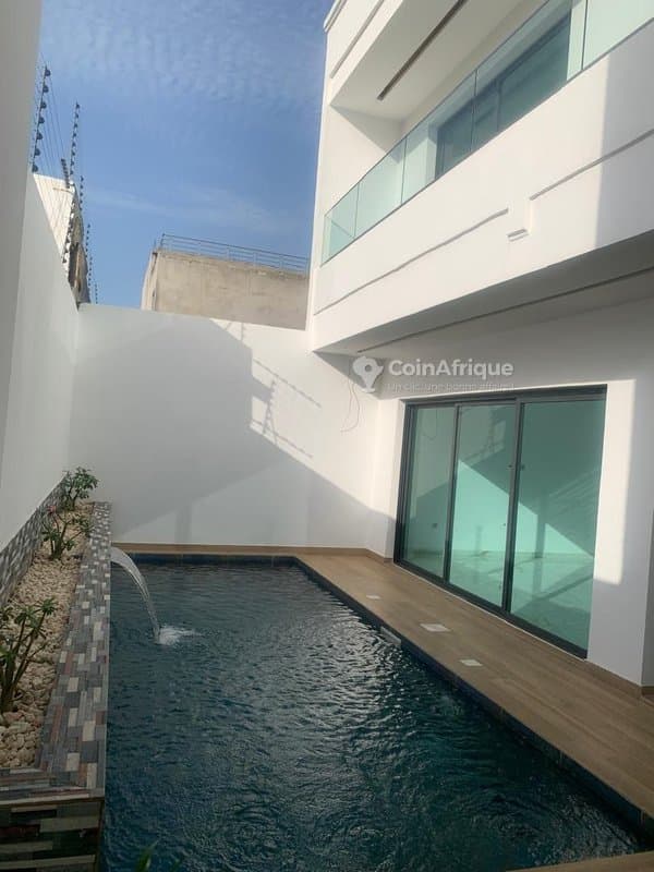 Vente villa duplex de 6 pièces à cocody angre nouveau chu non loin de la cité gestoci et de la voie y4 — photo 3