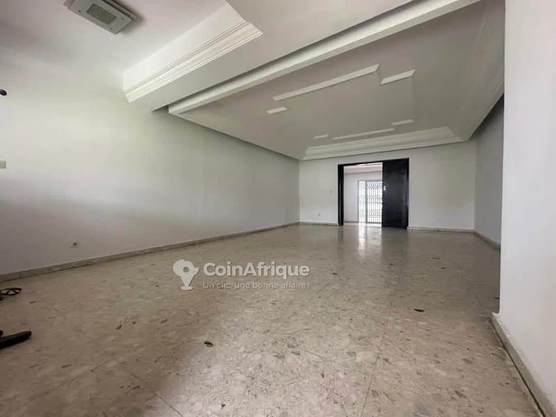 Location villa basse de 5 pièces à cocody rivera 3 dans une zone résidentielle — photo 3