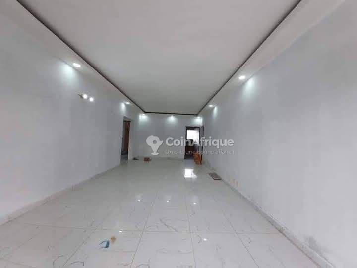 location appartements 4 pièces bureau ou habitation- cocody — photo 2