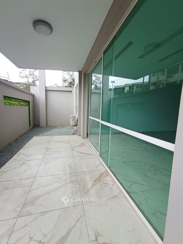 Location appartement de standing 3 pièces - cocody 2 plateaux 7eme tranche — photo 2