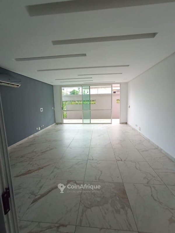 Location appartement de standing 3 pièces - cocody 2 plateaux 7eme tranche — photo 2