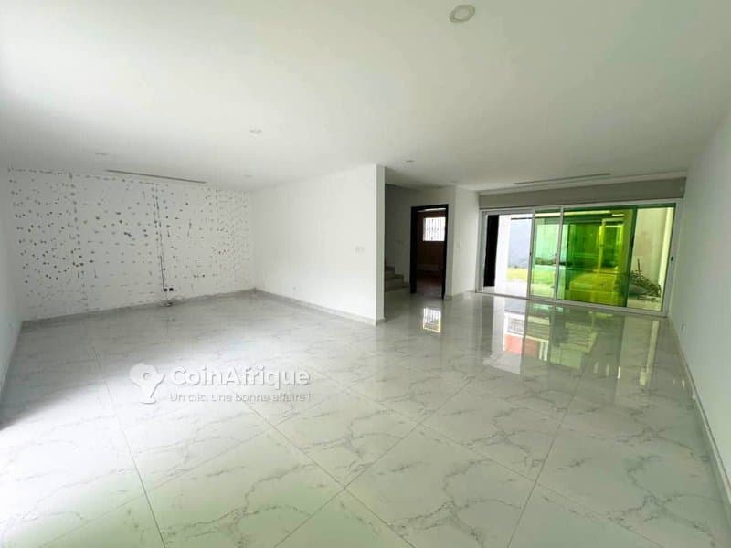 Location villa duplex de standing 4 pièces + dépendance - cocody riviera synacascy — photo 3