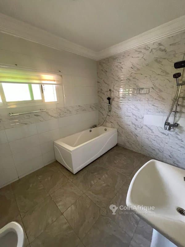 location villa duplex de standing 6 pièces + piscine - cocody 2 plateaux 8eme tranche cité arcade — photo 3