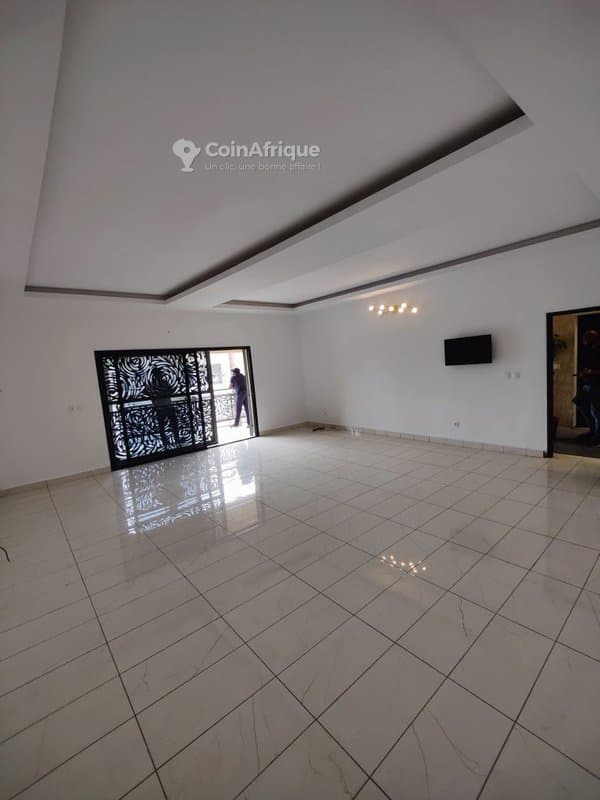 Location appartement 5 pièces - Cocody rivera 3 au 1er étage — photo 2