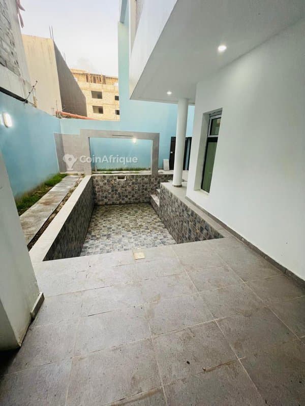 Vente villa duplex 7 pièces avec piscine - Angré Nouveau Chu — photo 2