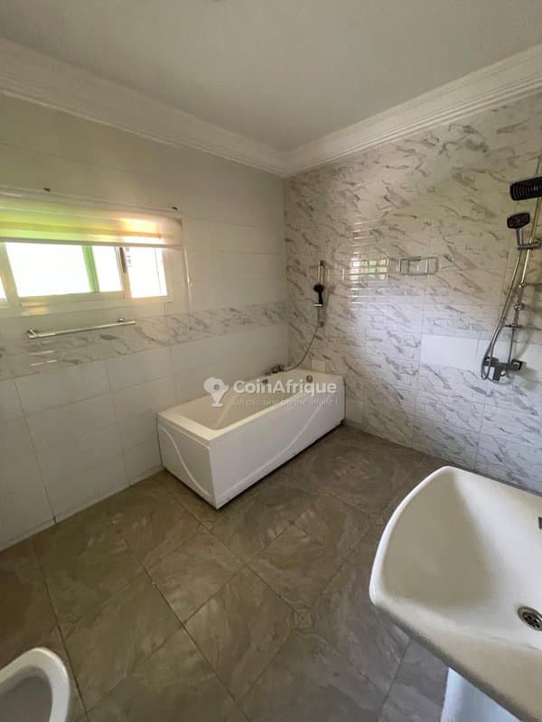 Location villa duplex de standing 6 pièces + piscine - cocody 2 plateaux 8eme tranche cité arcade — photo 3