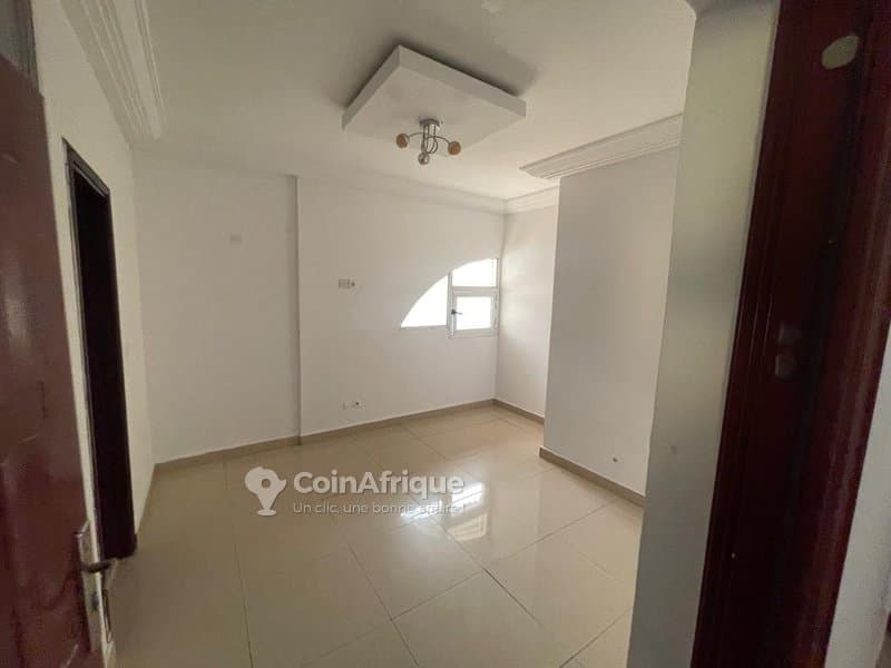 Location villa duplex de standing 6 pièces + piscine - cocody 2 plateaux 8eme tranche cité arcade — photo 4