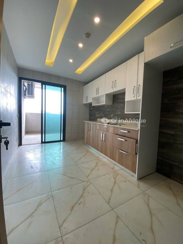 Location appartement 4 pièces - Cocody angré 9ème tranche en bordure bureaux et habitations — photo 2