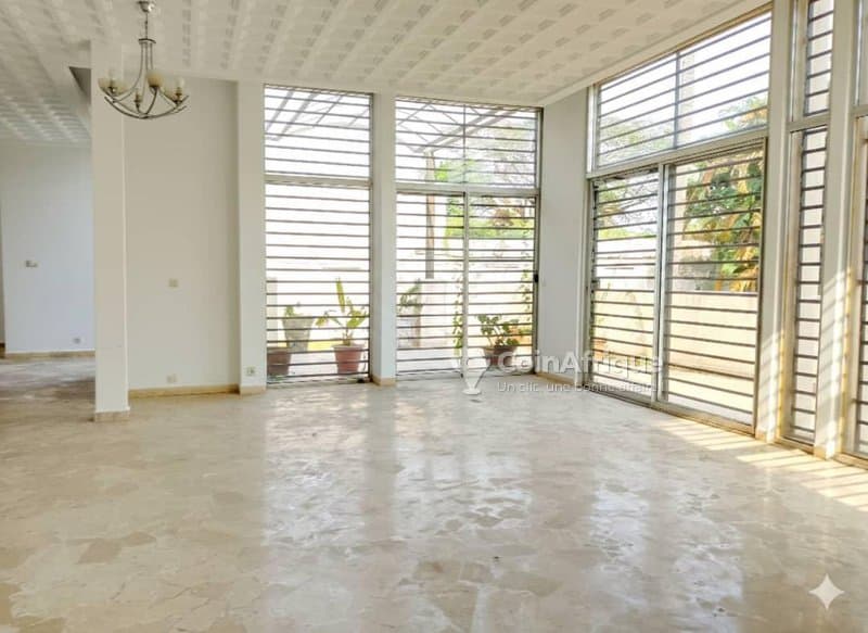 Vente villa duplex de standing 7 pièces sur 1076m2 - cocody 2 plateaux ena — photo 2