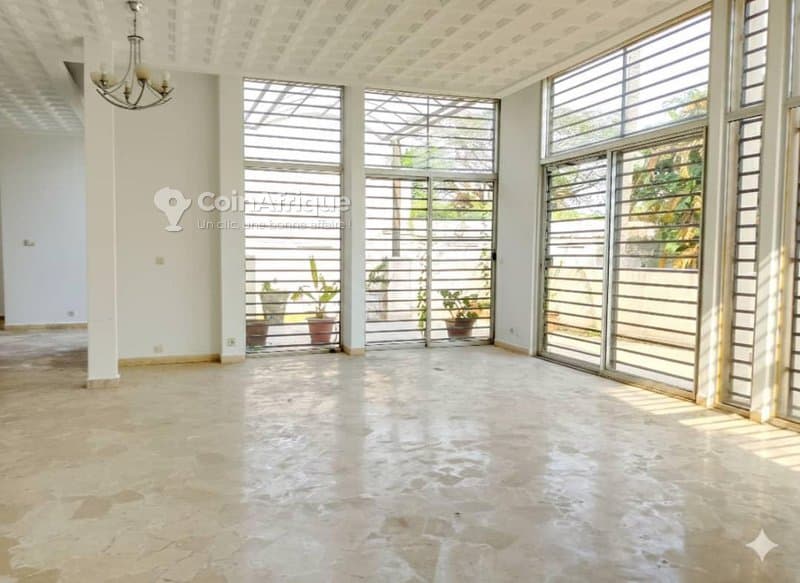 Vente villa duplex de standing 7 pièces sur 1076m2 - cocody 2 plateaux ena — photo 2