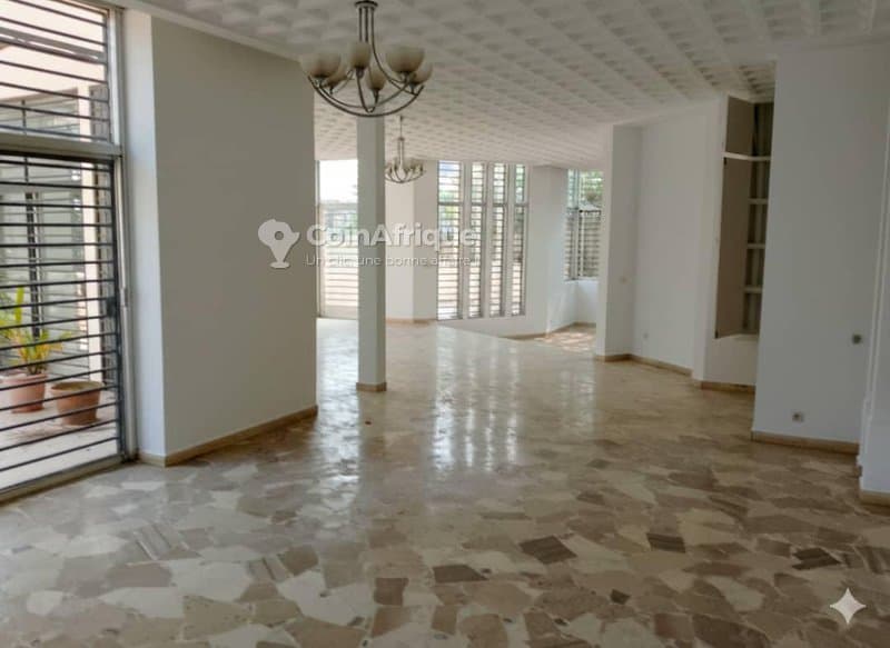 Vente villa duplex de standing 7 pièces sur 1076m2 - cocody 2 plateaux ena — photo 3