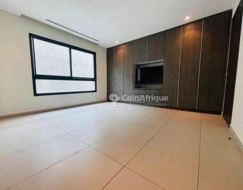 Vente appartements 4 pièces à cocody rivera 4 mbadon au 2ème étage avec ascenseur piscine commune salle de sport — photo 4