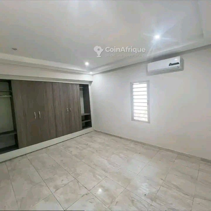 Location villa haut standing triplex 8 pièces à Riviera — photo 4