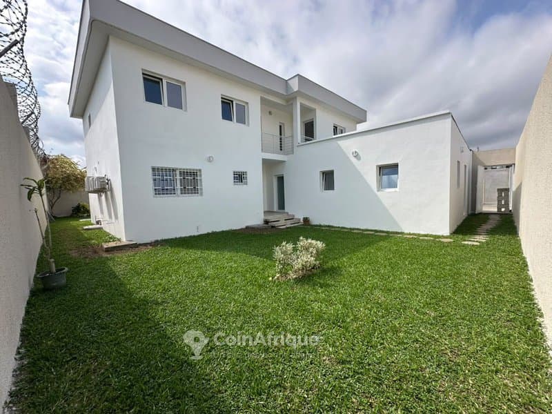 Location villa duplex 5 pièces avec grand jardin - Riviera — photo 3