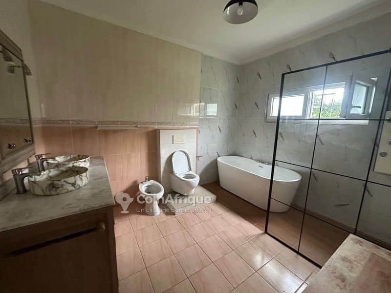 Location villa basse 5pieces - Cocody rivera 3 cité hibiscus — photo 2